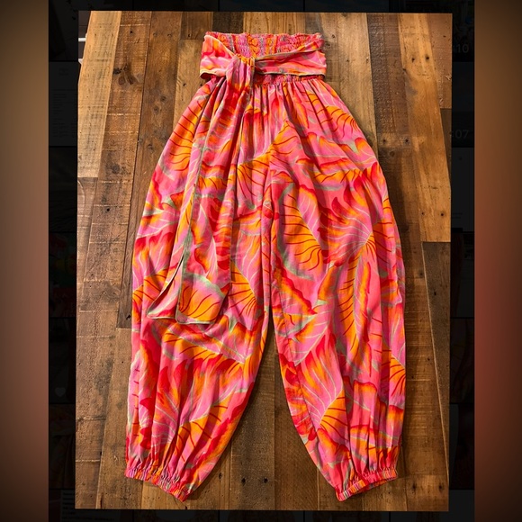 FARM RIO Harem Pants 💕 - Picture 3 of 11